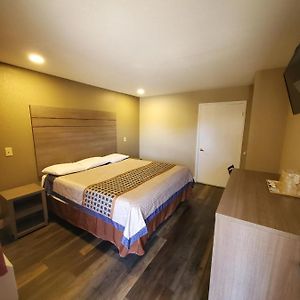 King Room Accessible or Non-Smoking